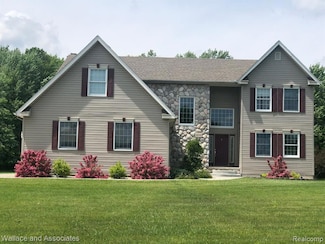 300 Pine Ridge Rd, Saint Clair, MI 48079