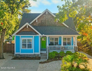 112 NE 28th St, Oak Island, NC 28465