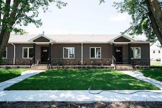 617 4th St Unit middle unit, Dike, IA 50624