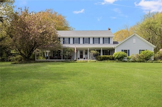 34 Finch Ln, Saunderstown, RI 02874