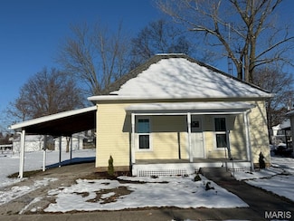 113 E Maple St, Brownstown, IL 62418