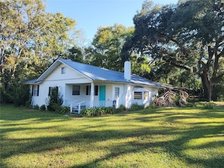 220 SE 2nd St, Trenton, FL 32693