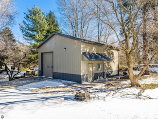 439 9th St, Manistee, MI 49660