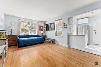 39-60 52nd St Unit 4G, Woodside, NY 11377