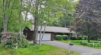 31 Arbor Ave, Topsham, ME 04086