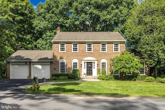 1207 Meadow Green Ln, McLean, VA 22102