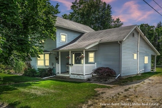418 S Dibble St, Hastings, MI 49058