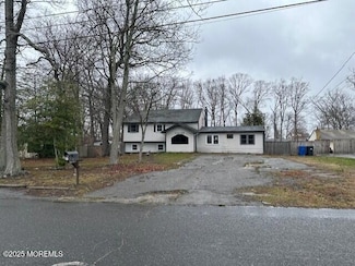 1720 Mohawk Dr, Toms River, NJ 08753