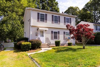 15 Betony Rd, Saunderstown, RI 02874