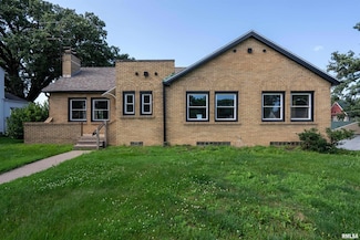 922 W Lombard St, Davenport, IA 52804