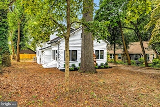 6 Oak Ln, Mount Laurel, NJ 08054