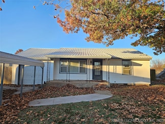 822 Ash Ave, Blackwell, OK 74631