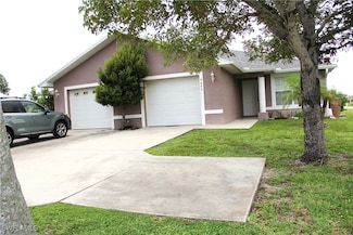 4602 Skyline Blvd, Cape Coral, FL 33914