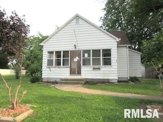 320 E Meadow Lawn St, Manito, IL 61546