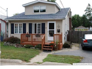 8 Sycamore Ave, North Middletown, NJ 07748