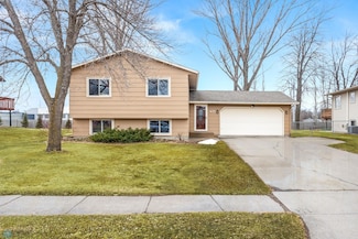 435 Birch Ln, Moorhead, MN 56560