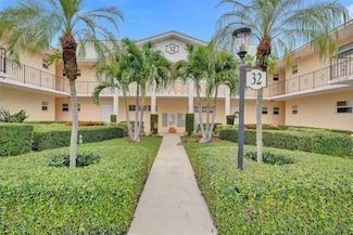 32 Colonial Club Dr Unit 202, Boynton Beach, FL 33435