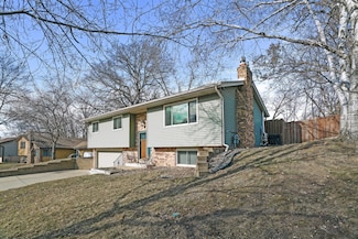 7000 Crest Dr, Osseo, MN 55311