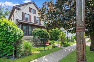 10 Linden Ave, Hempstead, NY 11550