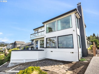 3282 Sunset Blvd, Seaside, OR 97138