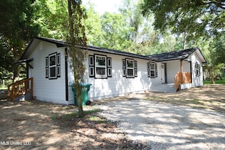 3604 Suter Rd, Gautier, MS 39553