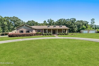 172 Thompson Dr, Lucedale, MS 39452