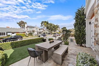 516 Poinsettia Ave Unit A, Corona Del Mar, CA 92625
