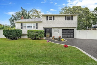 23 Holiday Park Dr, Centereach, NY 11720