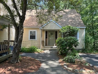 126 Winterwood Dr, Londonderry, NH 03053