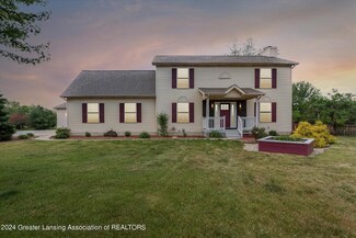 8717 Watson Ln, Eaton Rapids, MI 48827