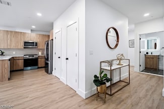 310 W Jersey St Unit 305, Elizabeth, NJ 07202