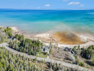 3753 Pointe Dr, Wawatam Township, MI 49718