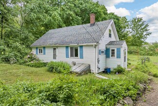 29 Pine St, Wolfeboro, NH 03894