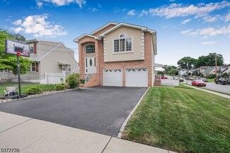 23 West St, Elmwood Park, NJ 07407
