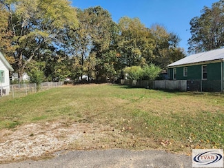 822 Lois St, Paris, TN 38242