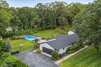 9 Midvale Ct, East Northport, NY 11731