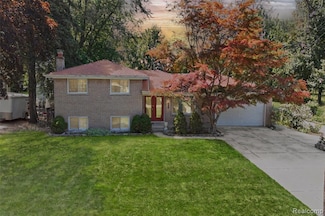 19146 Mckinnon St, Roseville, MI 48066