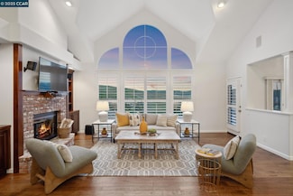 460 Silver Hollow Dr, Walnut Creek, CA 94598