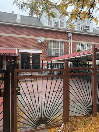 221 Macdougal St, Brooklyn, NY 11233