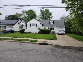 1055 Melissa Ln, North Bellmore, NY 11710