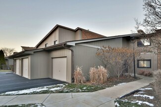 2S407 Emerald Green Dr Unit B, Warrenville, IL 60555