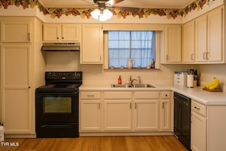 3525 James Phillips Way, Sevierville, TN 37876