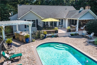 959 Robins Point Ave, Deltaville, VA 23043