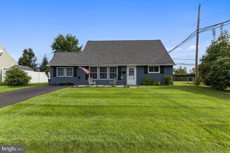 6 Hearth Rd, Levittown, PA 19056