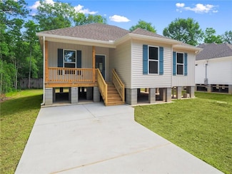 1421 Jasmine St, Mandeville, LA 70448