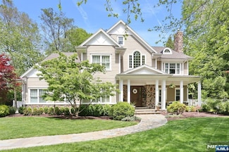 7 Newton Place, Allendale, NJ 07401