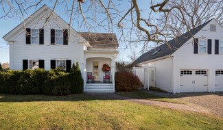 81 Bank St, Harwich Port, MA 02646