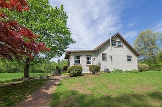 448 Bunker Hill Rd, Auburn, NH 03032