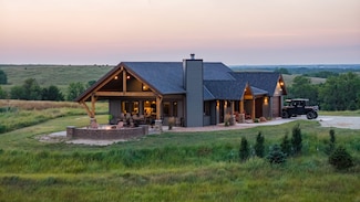 987 River Rd, Red Cloud, NE 68970