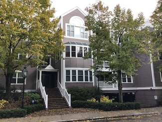 26 Holly Ln Unit 2B, Chestnut Hill, MA 02467